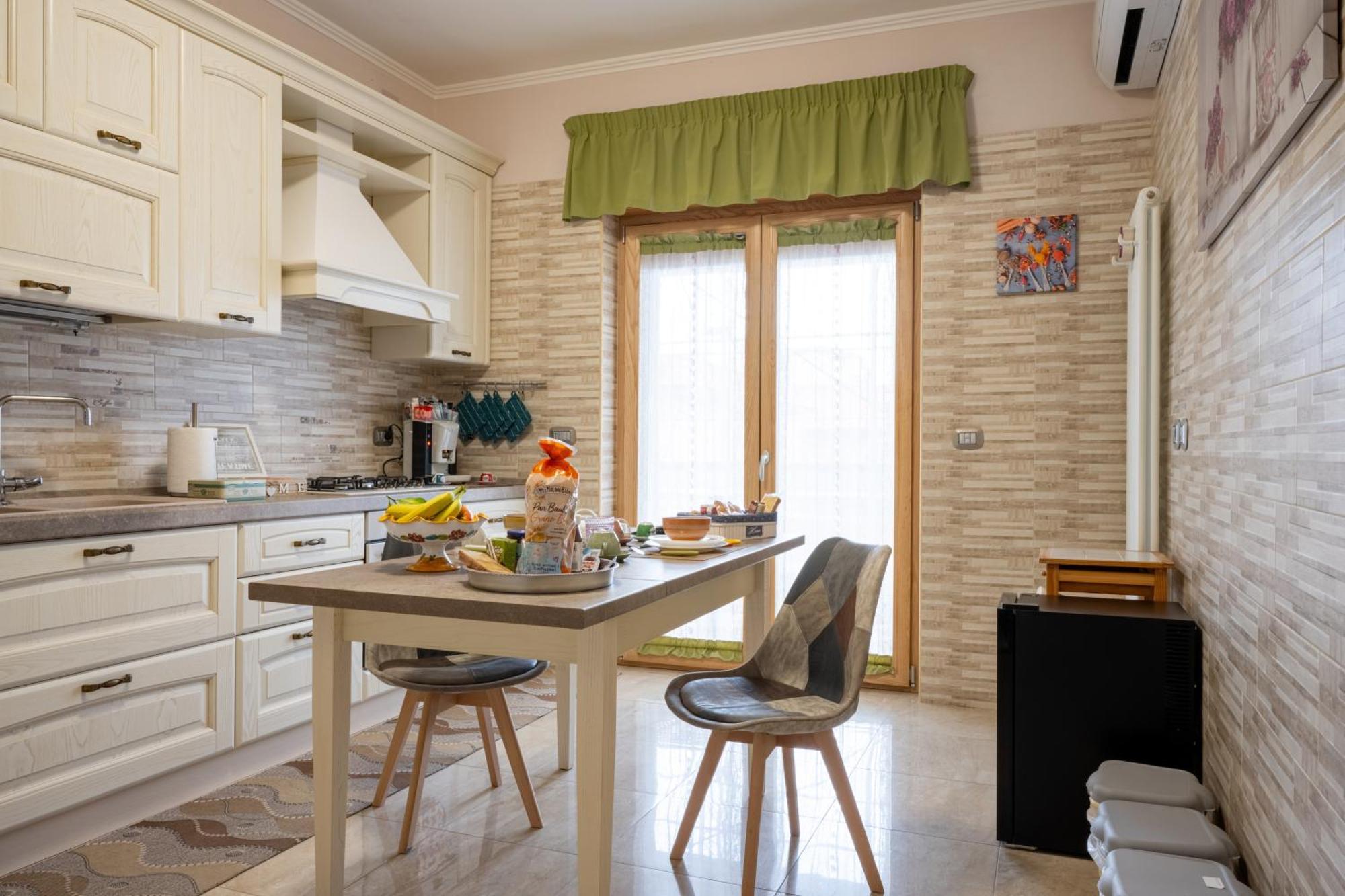 B&B Benvenuti Al Centro กาแซร์ตา ภายนอก รูปภาพ